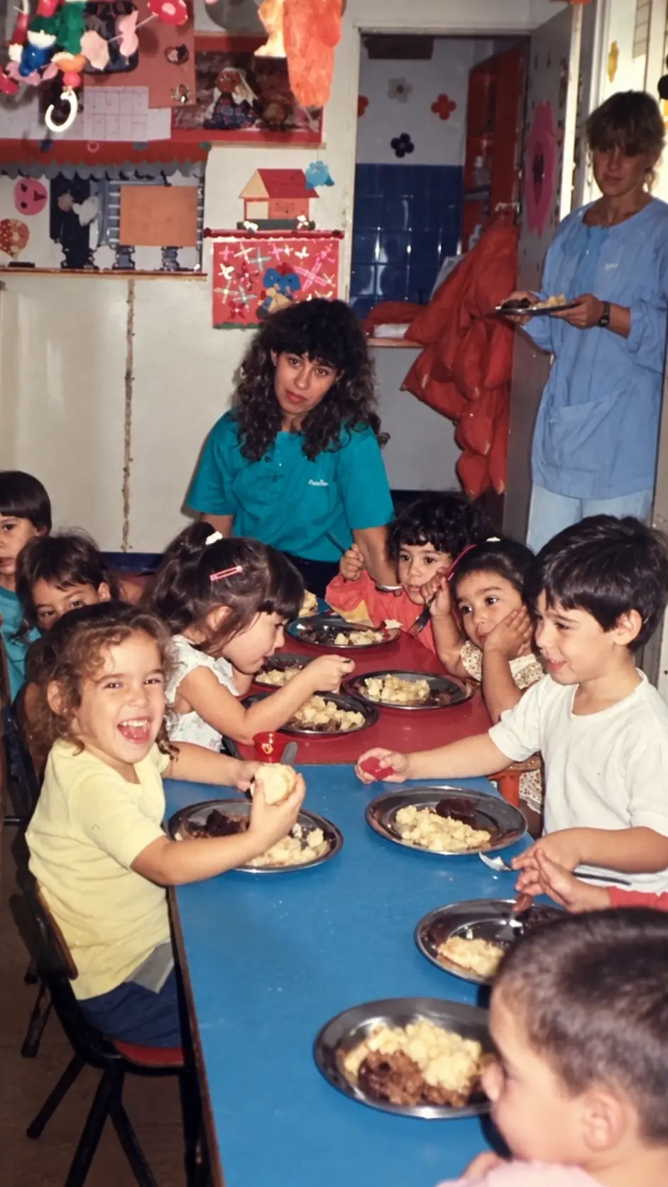 La hora del almuerzo en el jardín